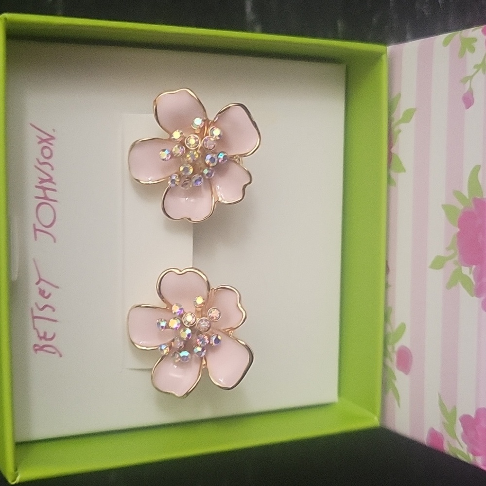 NIB Betsey Johnson Pierced Earrings Pink Flower Crystals Leverback Closure 1" - Picture 3 of 8